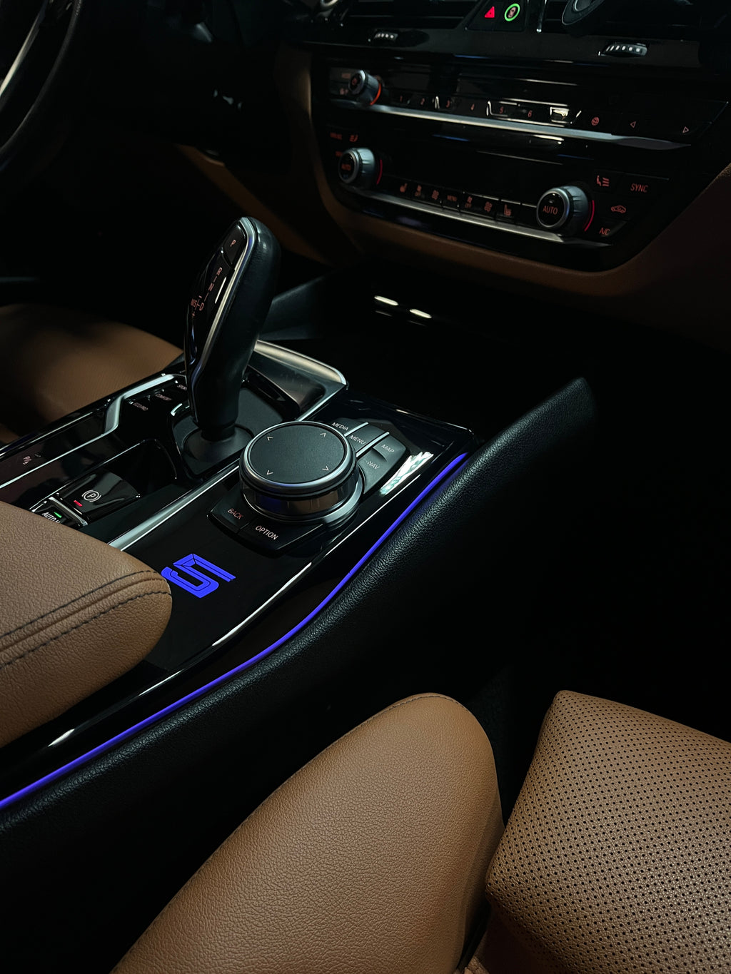 BMW G30/31 - Ambient belysning midter konsol
