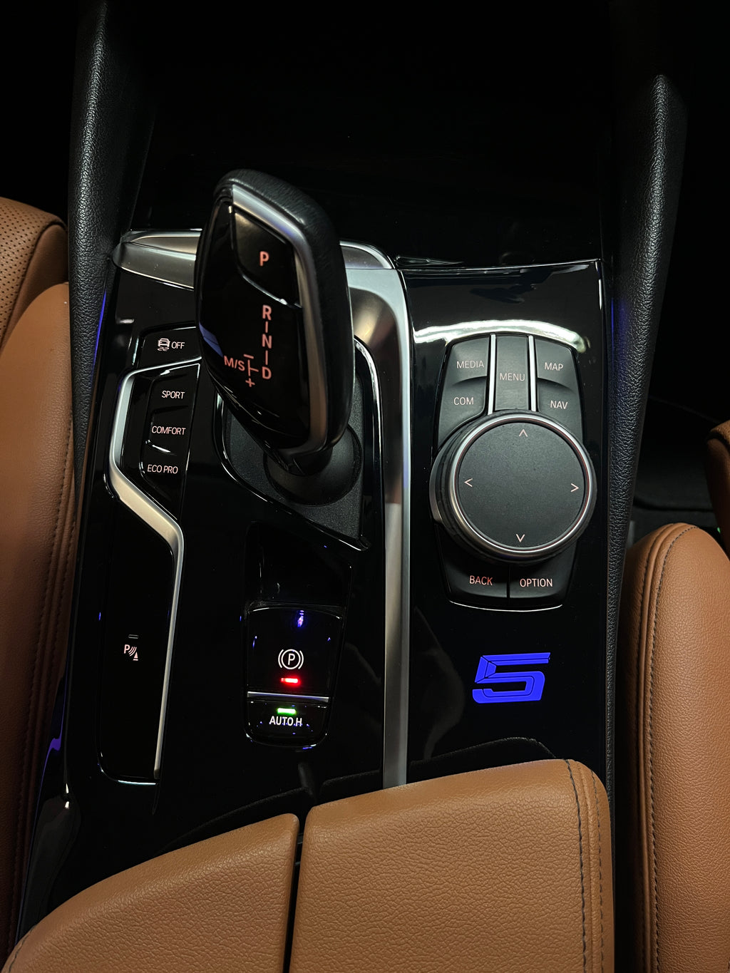 BMW G30/31 - Ambient belysning midter konsol