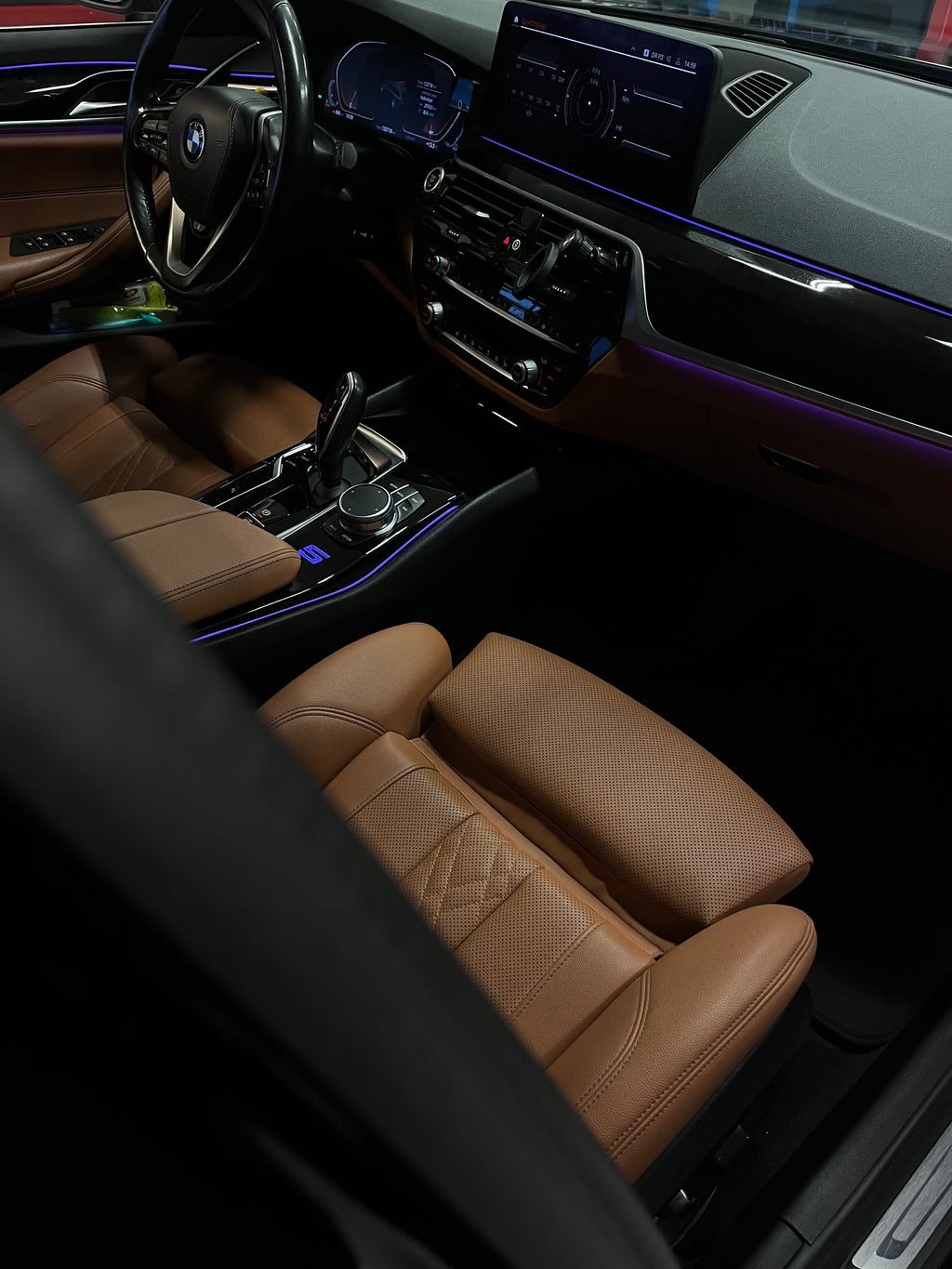 BMW G30/31 - Ambient belysning midter konsol